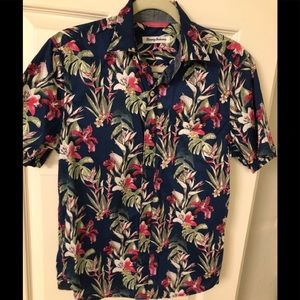 Tommy Bahama floral shirt 🌺